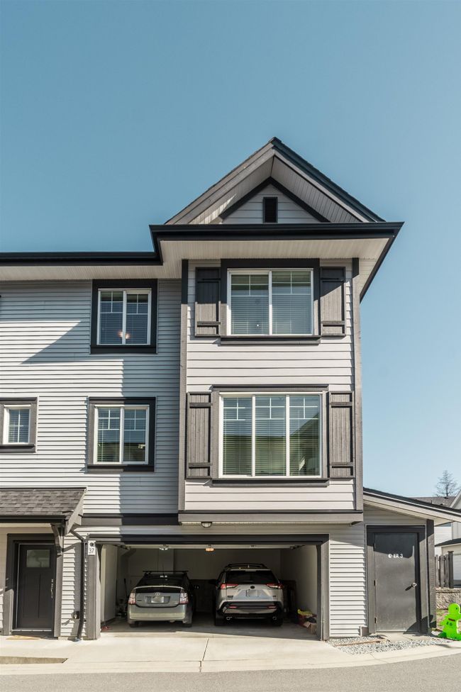 37 - 11272 240 Street, Townhouse with 3 bedrooms, 2 bathrooms and 2 parking in Maple Ridge BC | Image 1