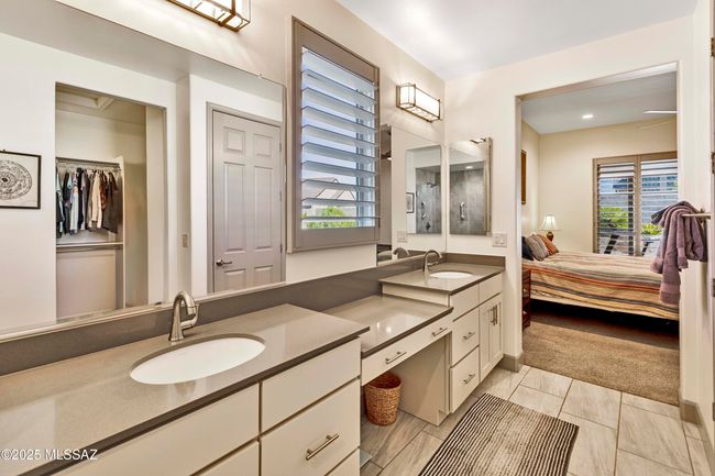 Dual Vanity w/ Vanity Area | Image 17