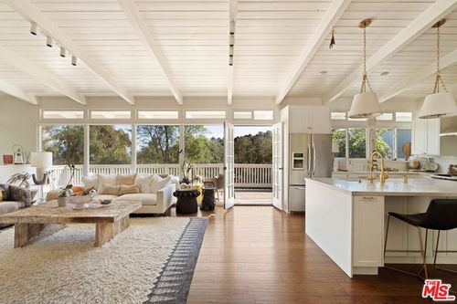 15075 Rayneta Dr, Sherman Oaks, CA, 91403-4427 | Card Image