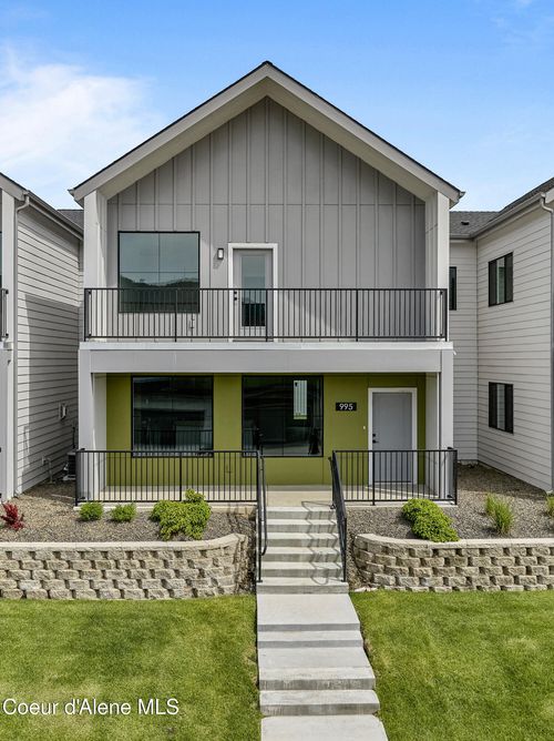 995 E Railroad Ave, Post Falls, ID, 83854-8635 | Card Image