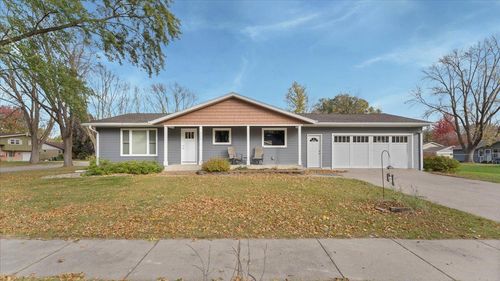 904 15th Ave Sw, Willmar, MN, 56201-3950 | Card Image