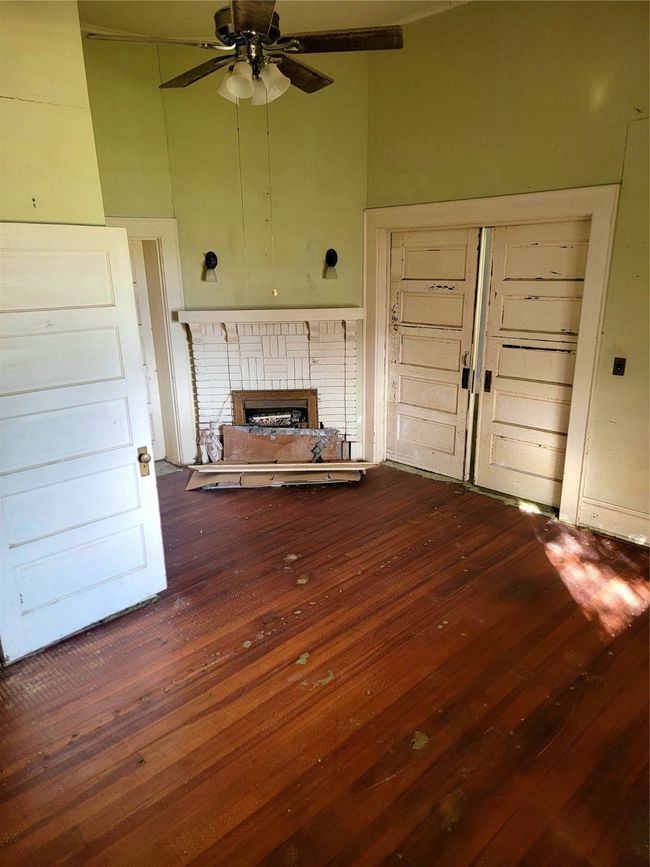 909 W Broadway St, House other with 4 bedrooms, 3 bathrooms and null parking in Clarksville TX | Image 37