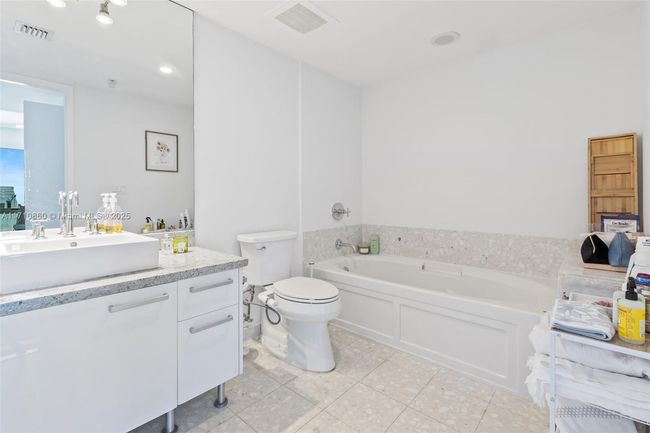 APT-3111 - 185 Sw 7 Th St, Condo with 3 bedrooms, 3 bathrooms and null parking in Miami FL | Image 21