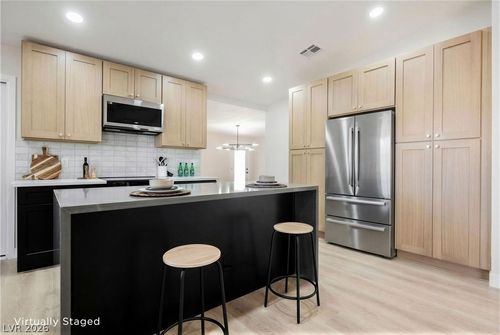 6601 Boxwood Ln, Las Vegas, NV, 89103-1042 | Card Image