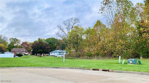 15 Rocky Top Ct, Maple Heights, OH, 44137 | Card Image