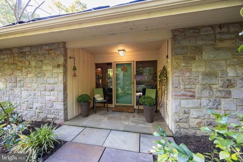 902 Temple Rd, POTTSTOWN, PA, 19465-7355 | Card Image