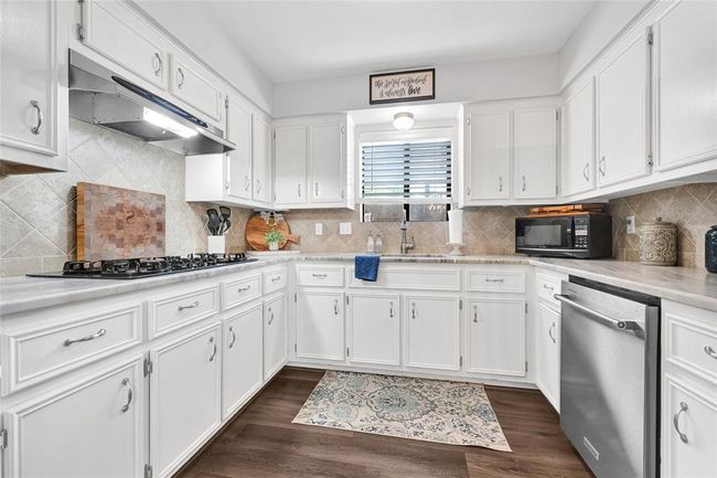 2703 Shady Creek Dr, House other with 3 bedrooms, 2 bathrooms and 2 parking in Pearland TX | Image 15