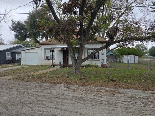 200 W Moerbe Dr, Thorndale, TX, 76577-8627 | Card Image