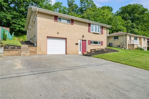216 Woodlawn Dr, Trafford, PA, 15085-1233 | Card Image