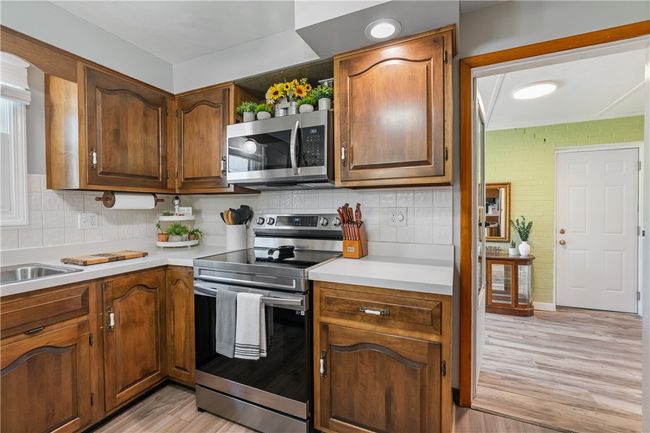 160 Sonnie Dr, House other with 3 bedrooms, 2 bathrooms and 6 parking in Crabtree PA | Image 8