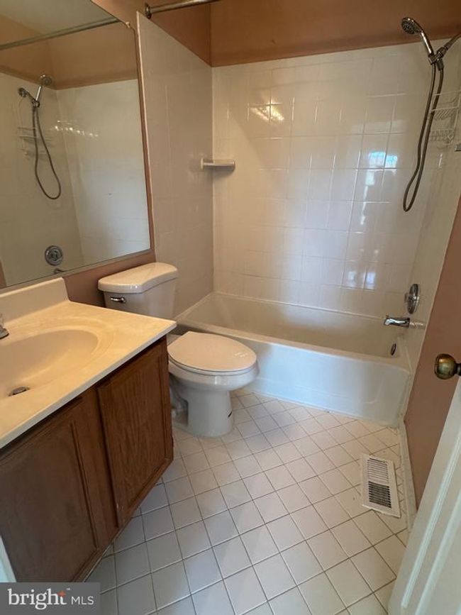10424 Bermuda Ln, Townhouse with 3 bedrooms, 3 bathrooms and null parking in MANASSAS VA | Image 17