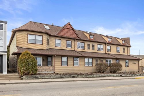 204-100 Main Street, Pewaukee, WI, 53072 | Card Image