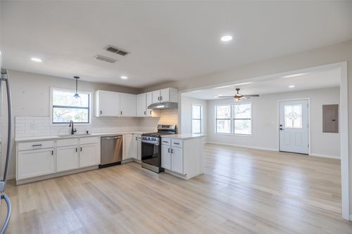 411 W New Mexico Ave, Sweetwater, TX, 79556-7019 | Card Image