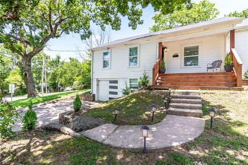 394 N Fletcher Ave, Fayetteville, AR, 72701-1324 | Card Image