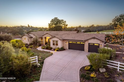 701 White Ct, Arroyo Grande, CA, 93420-2300 | Card Image