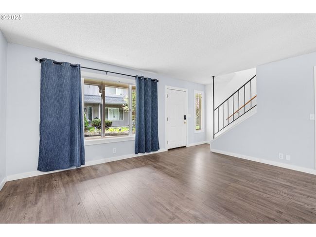 Living Room/Entrance | Image 4