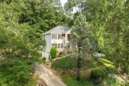 314 Sweetwater Hills Dr, Hendersonville, NC, 28791-7829 | Card Image