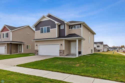 5894 58th Avenue S, Fargo, ND, 58104 | Card Image