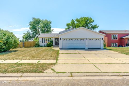 2604 Lexington Dr, Bismarck, ND, 58503-7825 | Card Image
