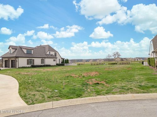 138 E Highlands Cir, Lenoir City, TN, 37772-1543 | Card Image