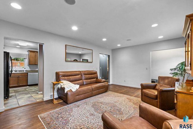 2424 S Main Ave, House other with 4 bedrooms, 3 bathrooms and null parking in Sioux Falls SD | Image 9