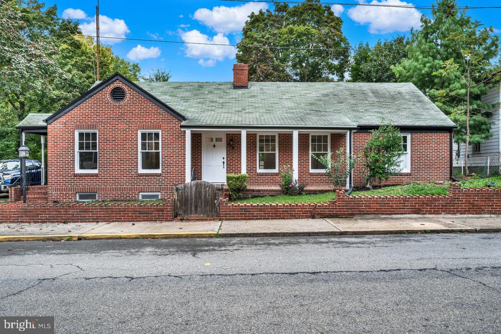 Hooge St, Martinsburg, WV 25404