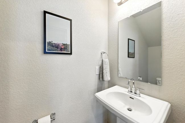 Powder bath downstairs | Image 20