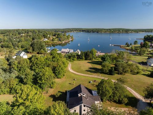 90 Orchard St, Mahone Bay, NS, B0J2E0 | Card Image