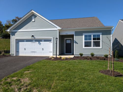 7451 Kings Pointe Dr, Fairlawn, VA, 24141-8803 | Card Image