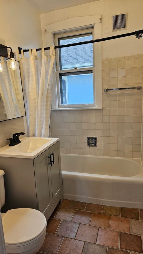 512 N Ridgeland Ave, Oak Park, IL, 60302-2329 | Card Image