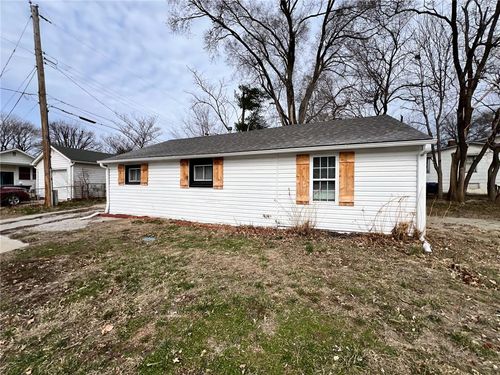 1004 E Walnut St, Independence, MO, 64050-4056 | Card Image