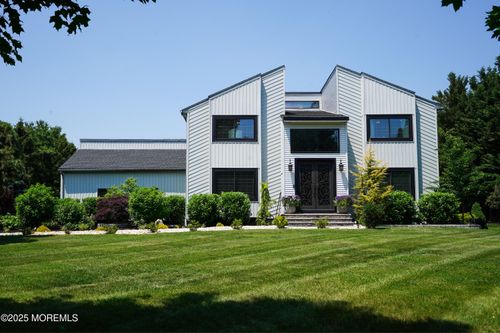 9 Desai Ct, Freehold, NJ, 07728-8405 | Card Image