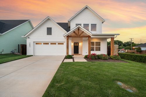 1002 Meadow Bend Loop N, Grapevine, TX, 76051-3211 | Card Image