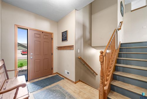 8801 W 18th St Street, Sioux Falls, SD, 57106 | Card Image