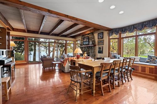 675 Towner Park Rd, North Saanich, BC, V8L5L7 | Card Image