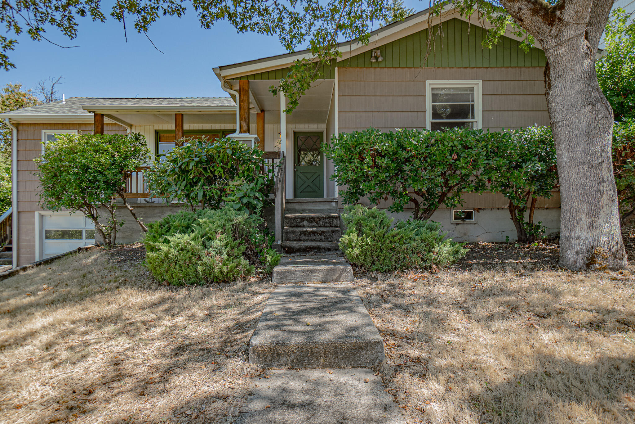 Hillhouse Ave, Medford, OR 97504
