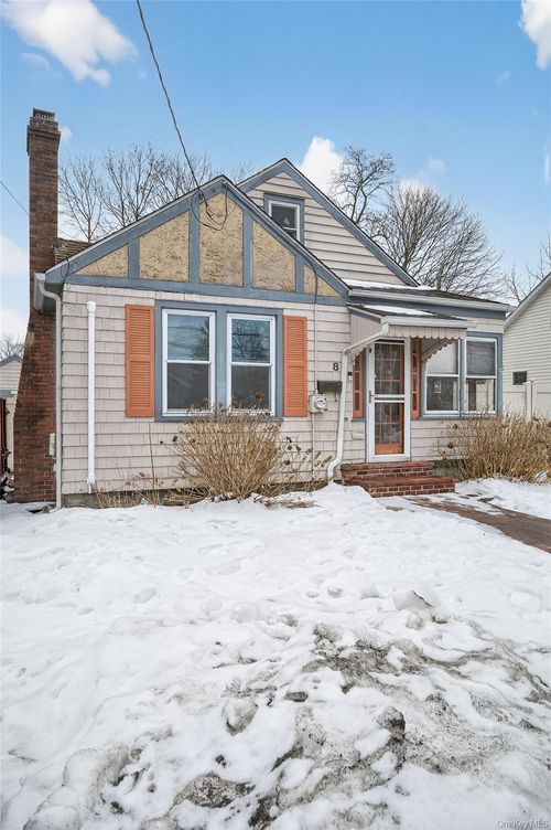8 Henry Pl, Islip, NY, 11751-2110 | Card Image