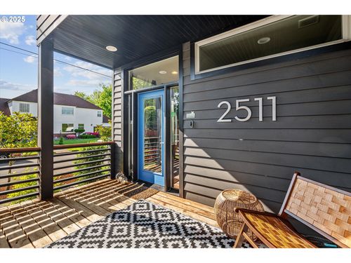 2511 Ne Highland St, Portland, OR, 97211-6059 | Card Image