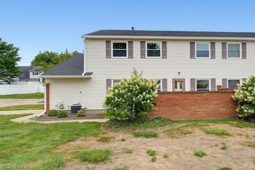 58 New Castle Dr, Concord Township, OH, 44060-6625 | Card Image