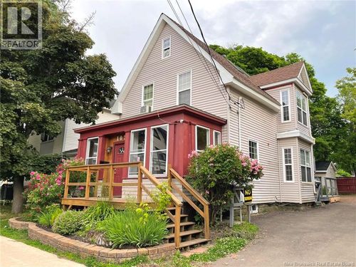 105 Gordon St, Moncton, NB, E1C1M5 | Card Image