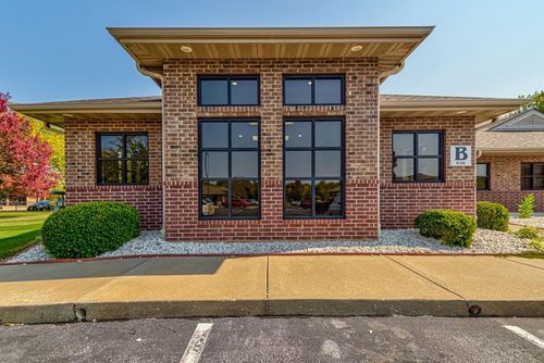 b100-636 W Republic Rd, Springfield, MO, 65807-5824 | Card Image