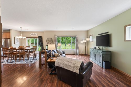 837 Boldt St, Chaska, MN, 55318-4573 | Card Image