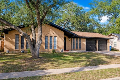 1405 Palo Blanco Cir, Beeville, TX, 78102-2923 | Card Image
