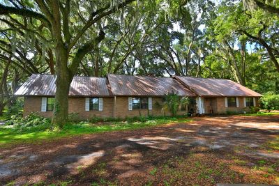 18108 Se County Road 2082, Home with 6 bedrooms, 4 bathrooms and null parking in HAWTHORNE FL | Image 1