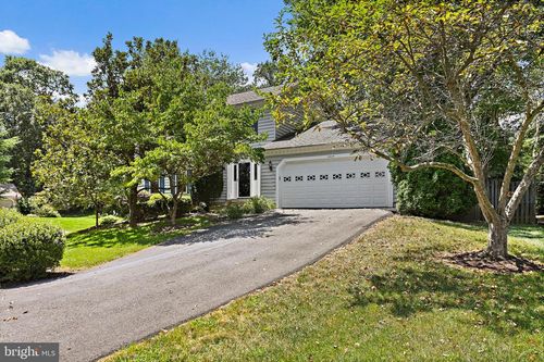 9404 Goldfield Ln, BURKE, VA, 22015-4211 | Card Image