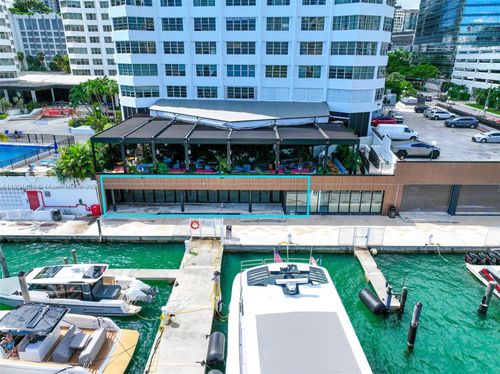 4c042-801 Brickell Bay Dr, Miami, FL, 33131-2952 | Card Image