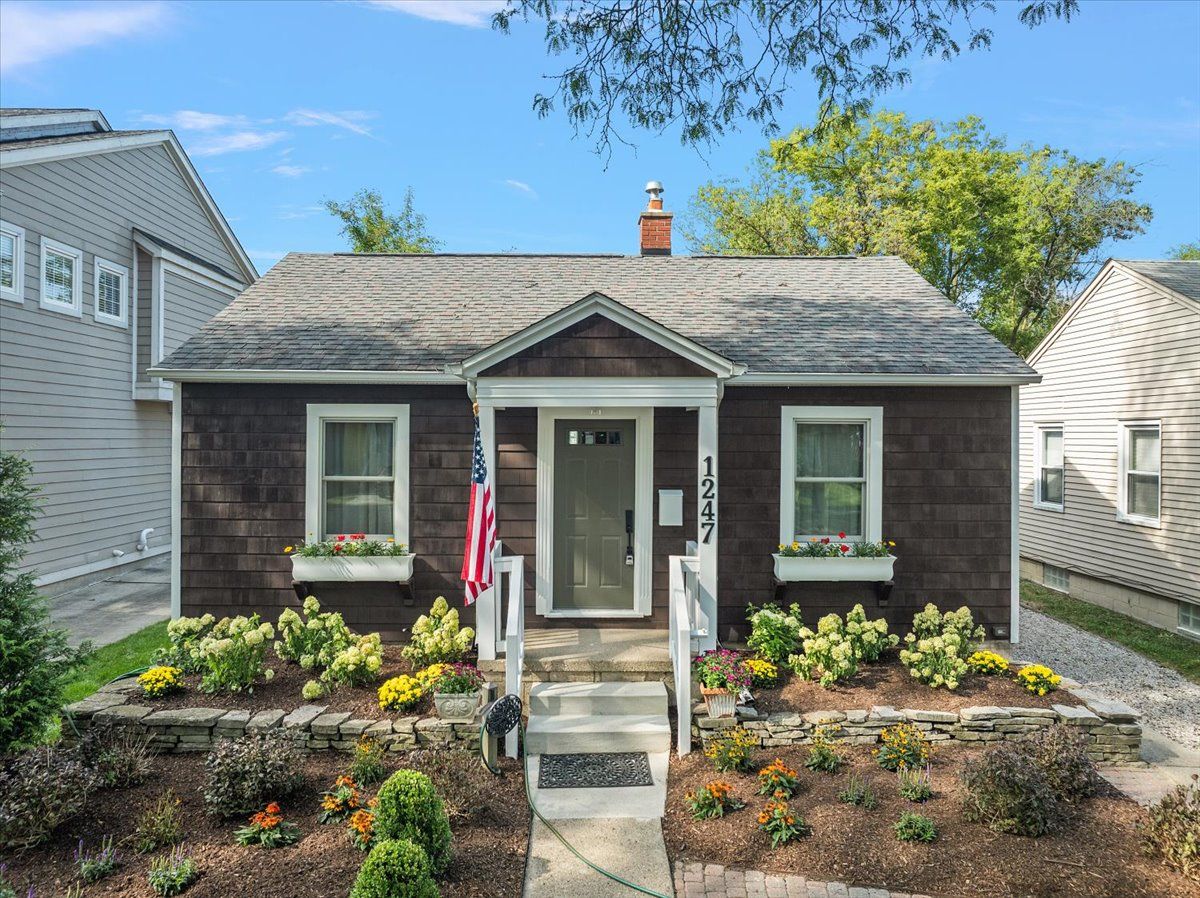 Emmons Ave, Birmingham, MI 48009