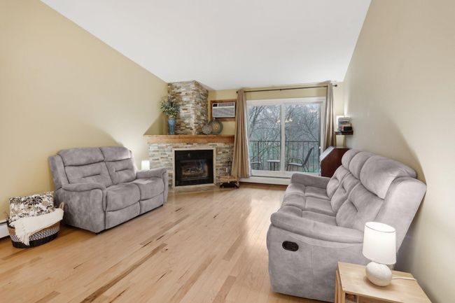 3-web-or-mls-Plymouth Blvd 318-003.jpg | Image 5
