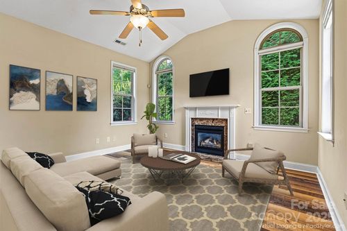 b-823 Wynnshire Dr, Hickory, NC, 28601-7346 | Card Image