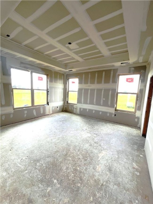View of unfurnished room | Image 4